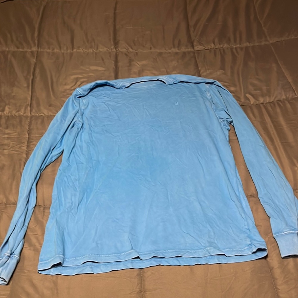 blue american eagle shirt